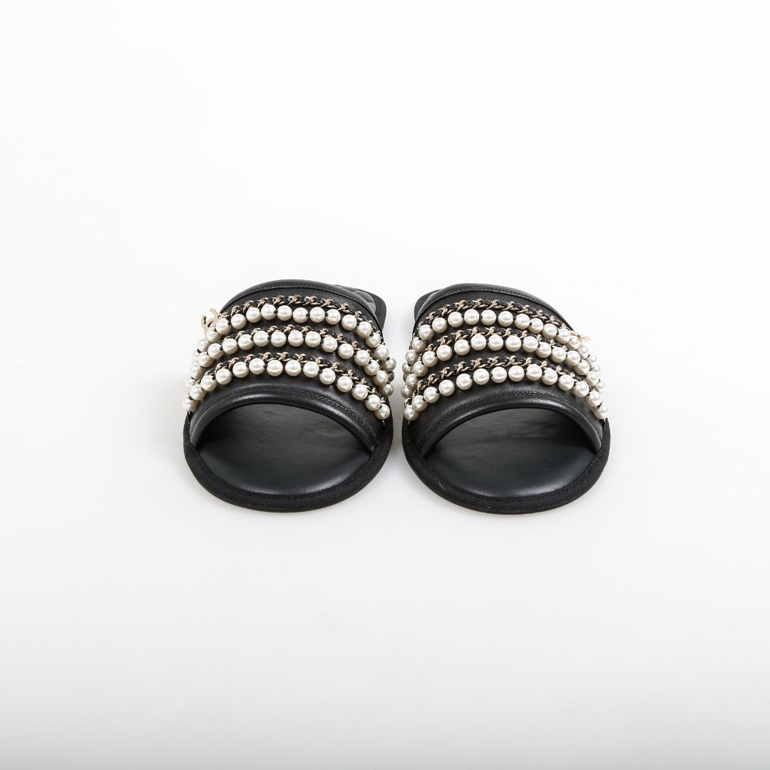 Chanel 20P Pearl Chain Slippers Size L
