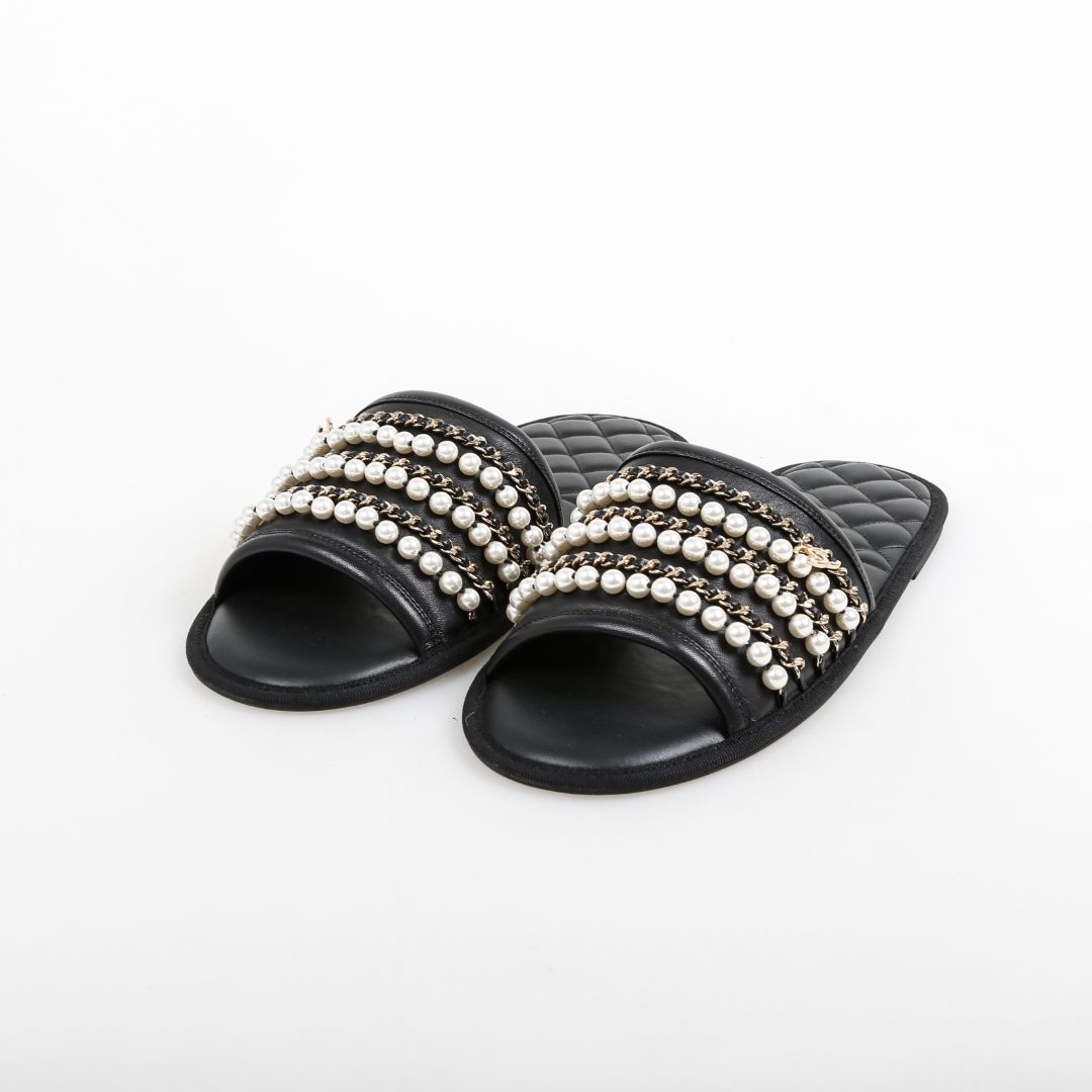 Chanel 20P Pearl Chain Slippers Size L