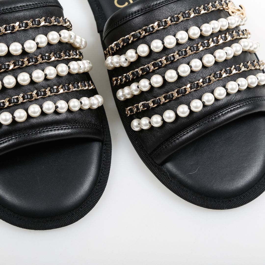 Chanel 20P Pearl Chain Slippers Size L