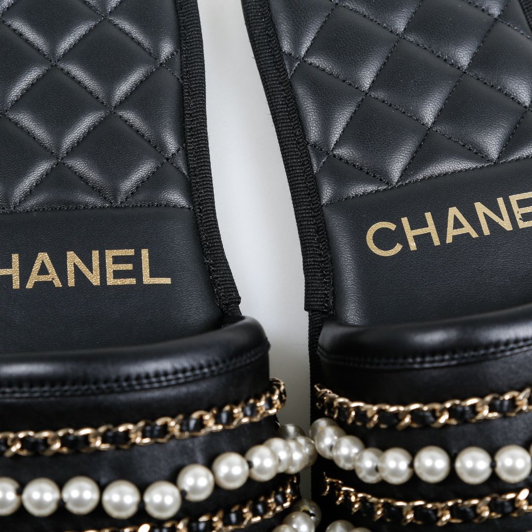 Chanel 20P Pearl Chain Slippers Size L
