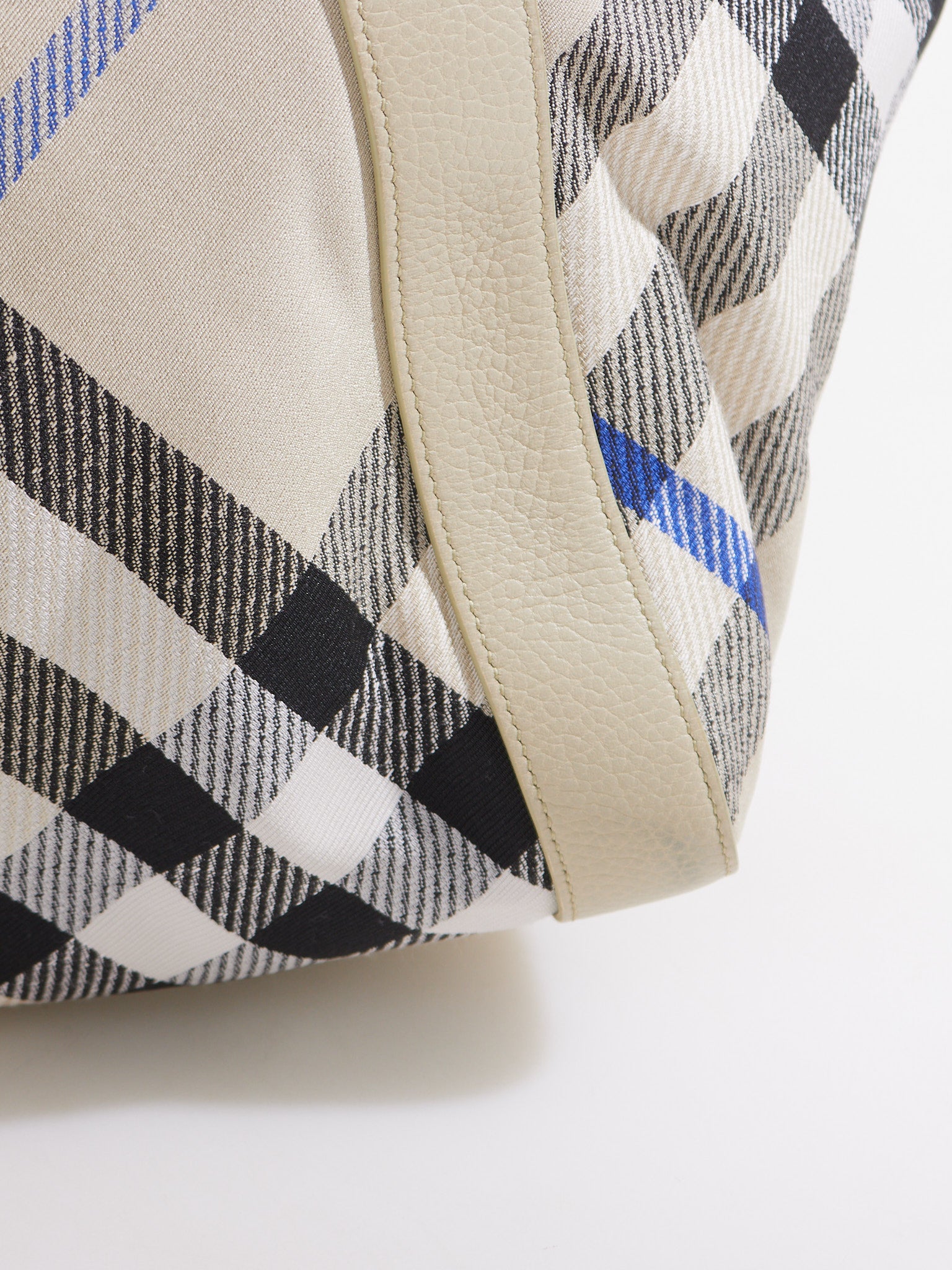 Burberry Festival Novacheck Tote Bag – Consigner's Closet