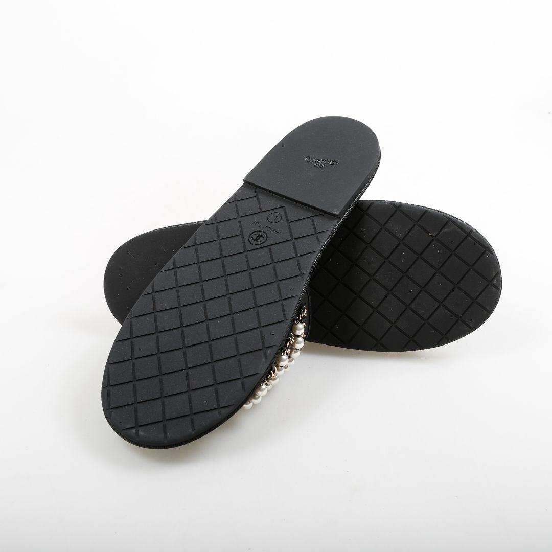 Chanel 20P Pearl Chain Slippers Size L