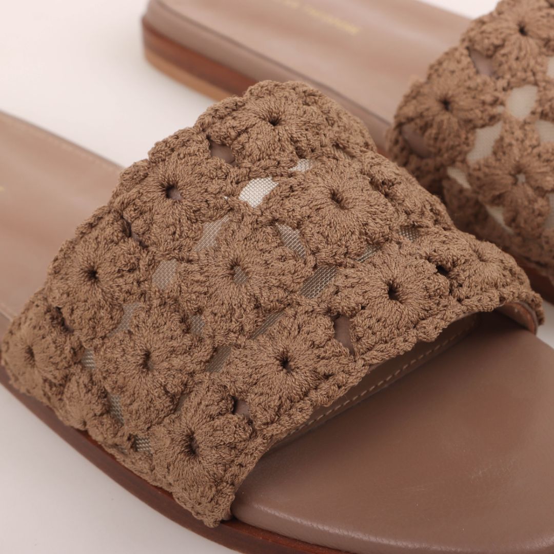 Scanlan Theodore Crochet Slides Size 40