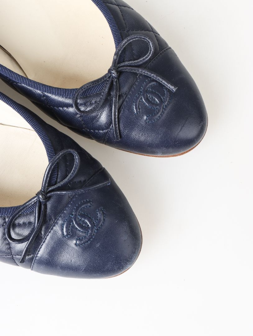 Chanel Leather Quilted Cap Toe Ballet Flats Size 40.5