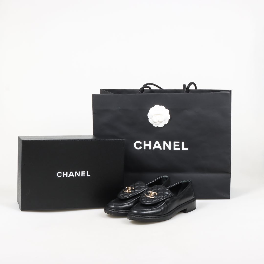 Chanel Quilted Leather Turnlock Loafers Size 37